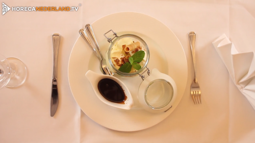 De dame blanche is één van de bekendste desserts. Een nog steeds populair toetje dat vrij vertaald 'witte wieven' heet. Hoe ontstaat zo'n naam eigenlijk? Waarom heet een dame blanche een ‘dame blanche’?