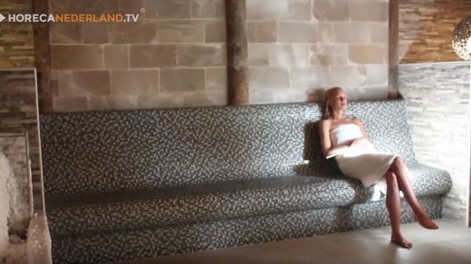 Carien Keizer is op bezoek bij Fontana Resort Bad Nieuweschans voor ultieme ontspanning. In deze aflevering kijken we hoe een saunagang in z'n werk gaat.